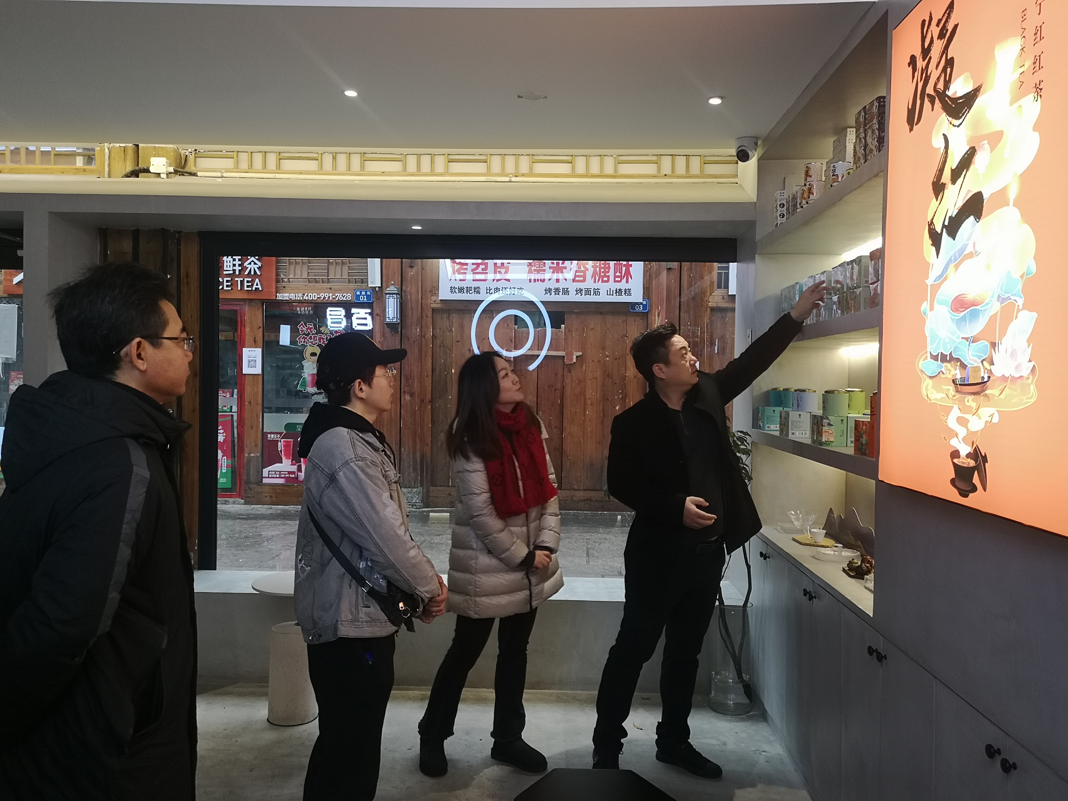 李文輝調研“有里吾茶”旗艦店和萬(wàn)花百合•VR倉儲式超市項目工地